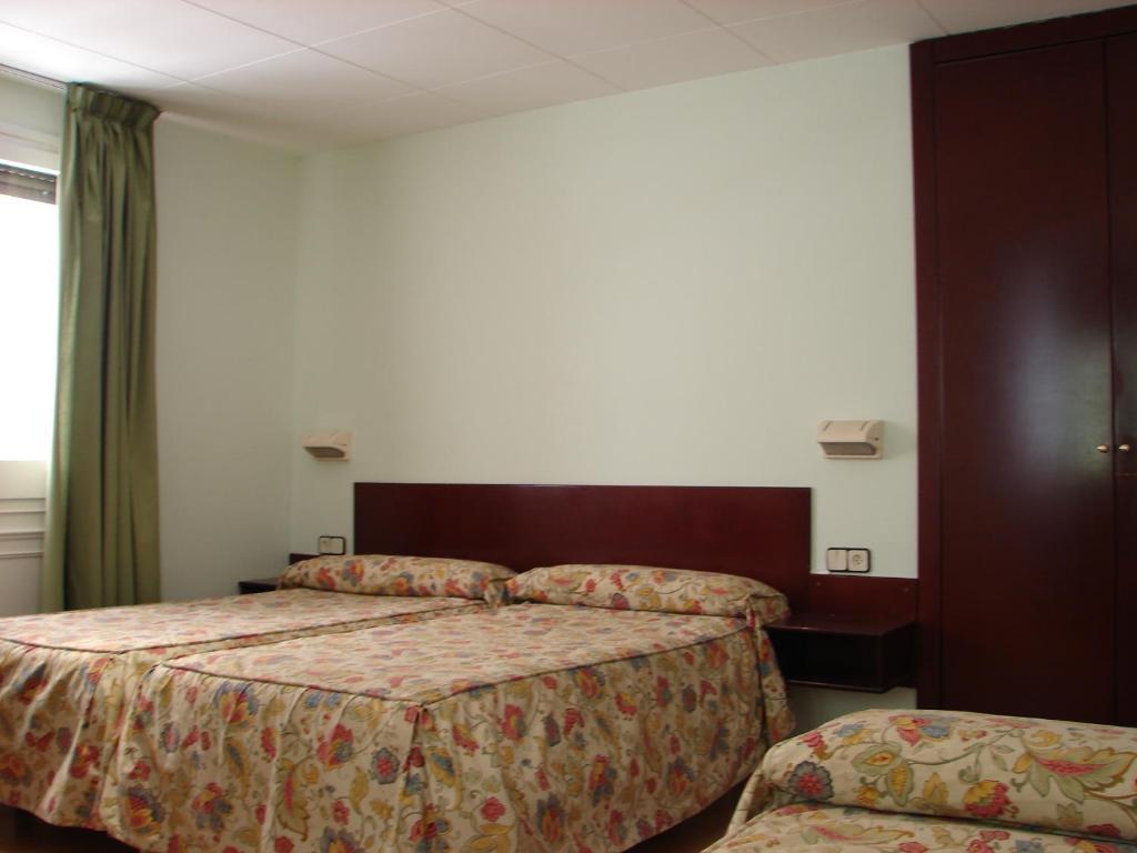 Hostal Del Ripolles Room photo